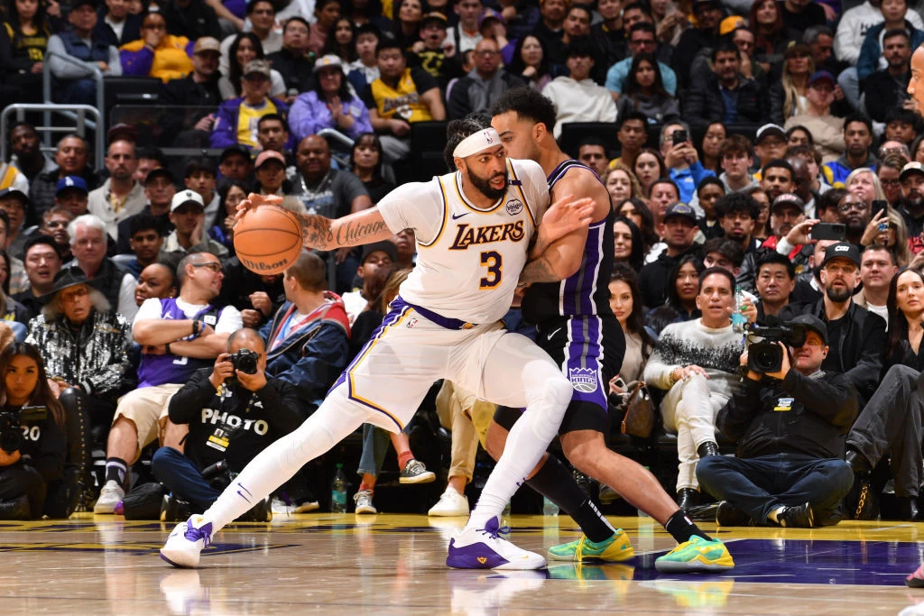 Lakers membuat Kings semakin merana.