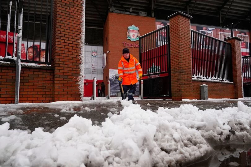 Liverpool dan MU Sepakat Masih Mau Main, walau Salju Menghadang