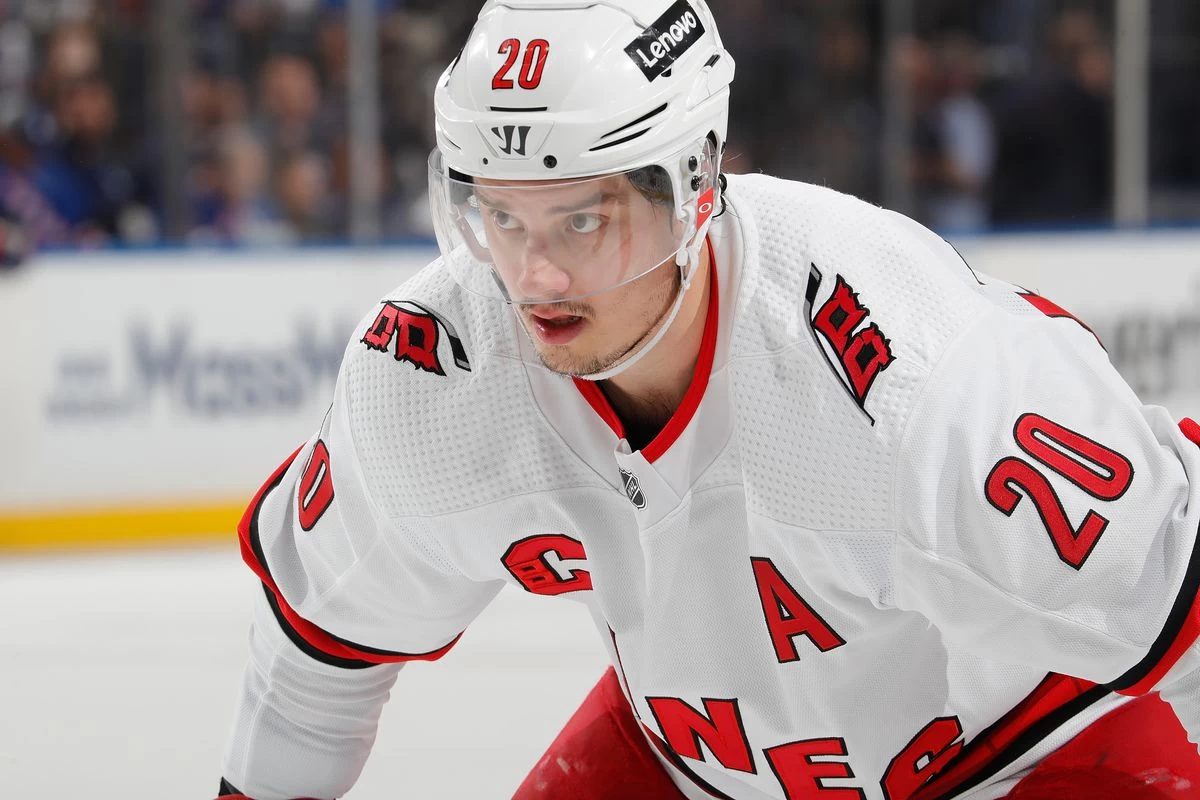 Sebastian Aho (Carolina Hurricanes): Mencapai 600 poin dalam kariernya