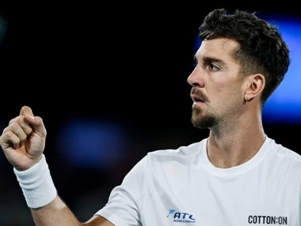 Thanasi Kokkinakis menghidupkan kembali kenangan terobosannya dalam meraih gelar