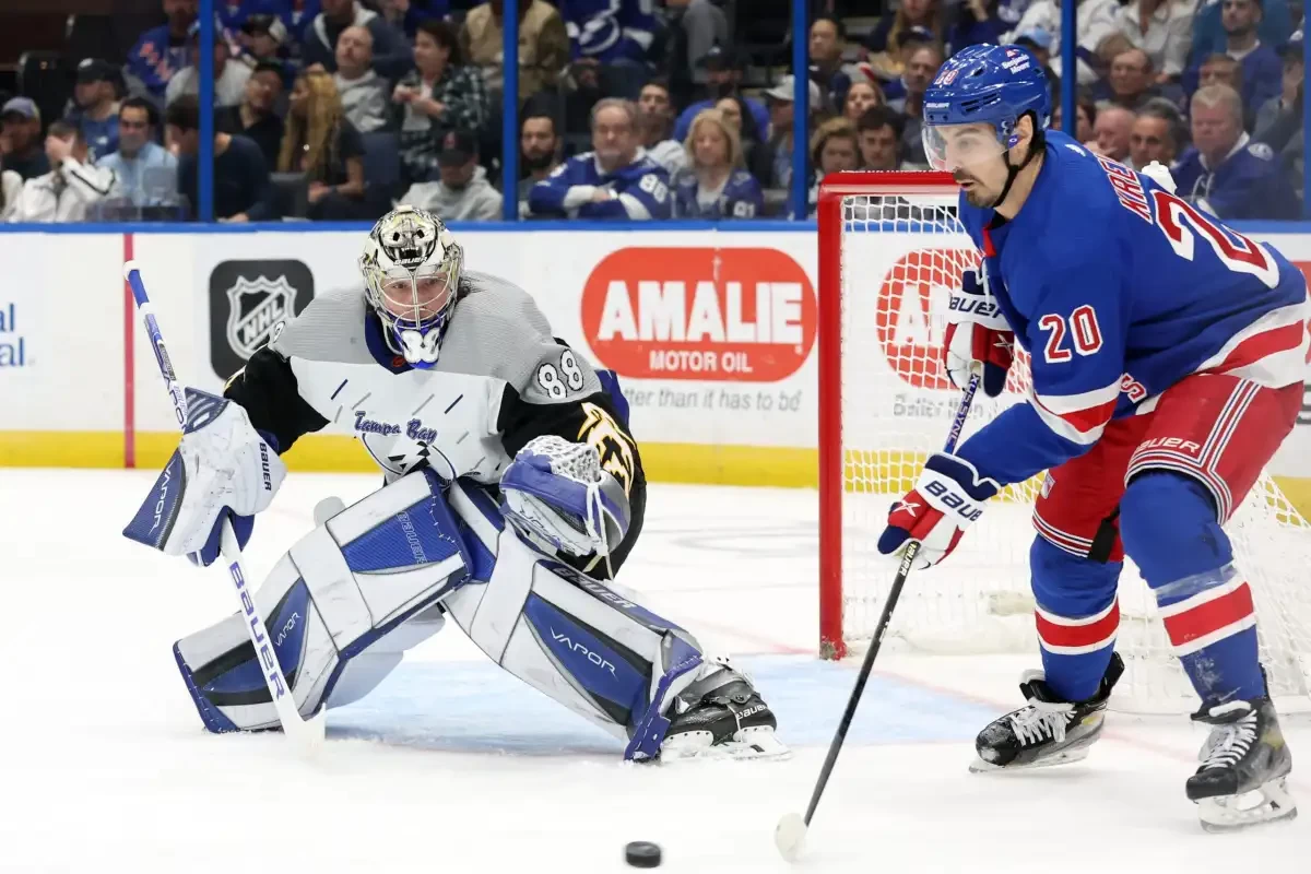 Andrei Vasilevskiy melakukan 27 penyelamatan, memberikan Lightning kemenangan atas Bruins