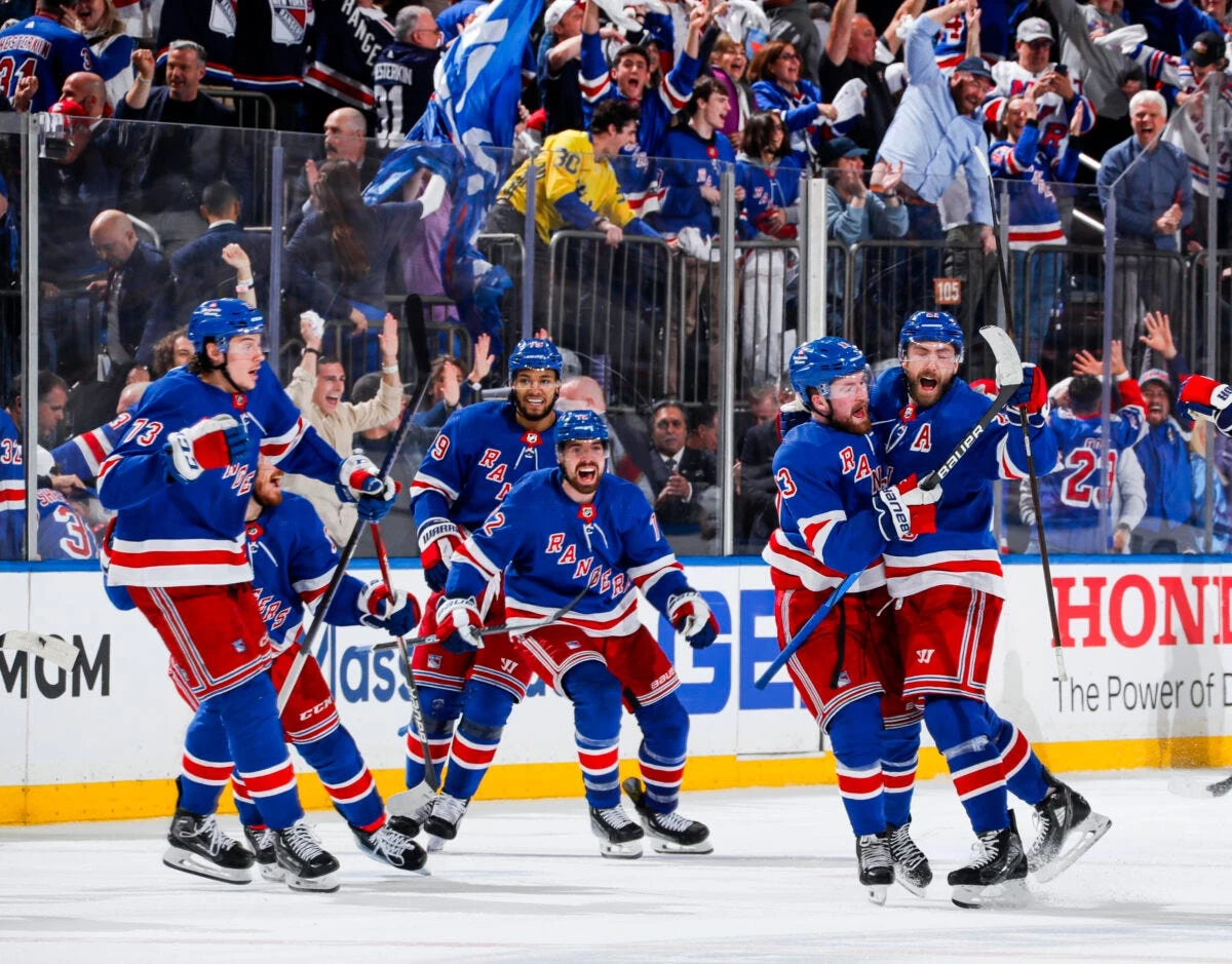 New York Rangers 5, Ottawa Senators 0: Rangers mencatat kemenangan telak dengan clean sheet melawan Senators.