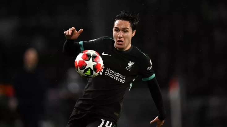 Federico Chiesa Mau Bertahan di Liverpool