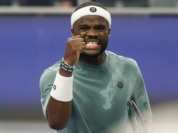 Petenis tuan rumah, Frances Tiafoe menikmati untuk tampil menghibur dan itu yang ia lakukan ketika mengawali Dallas Open musim 2025