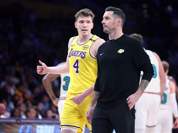 Pelatih kepala Los Angeles Lakers yaitu JJ Redick memaklumi situasi sulit yang sedang dihadapi oleh Dalton Knecht saat ini. Knecht baru saja kembali ke Lakers setelah gagal ditukar menuju Hornets