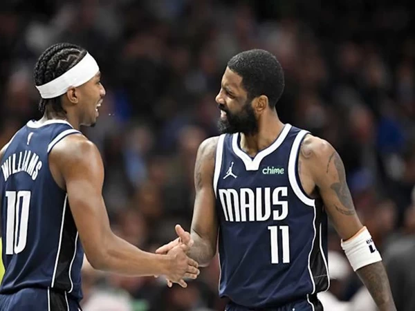 Dallas Mavericks menjamu Golden State Warriors pada malam pertama pertandingan beruntun sebelum jeda All-Star, tetapi mereka kekurangan pemain. Namun, ada Kyrie Irving yang menggendong