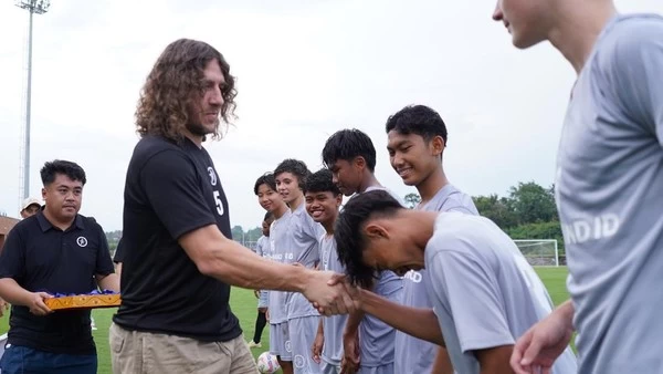 Starbol Indonesia Undang Carles Puyol Amati 11 Pesepakbola Muda